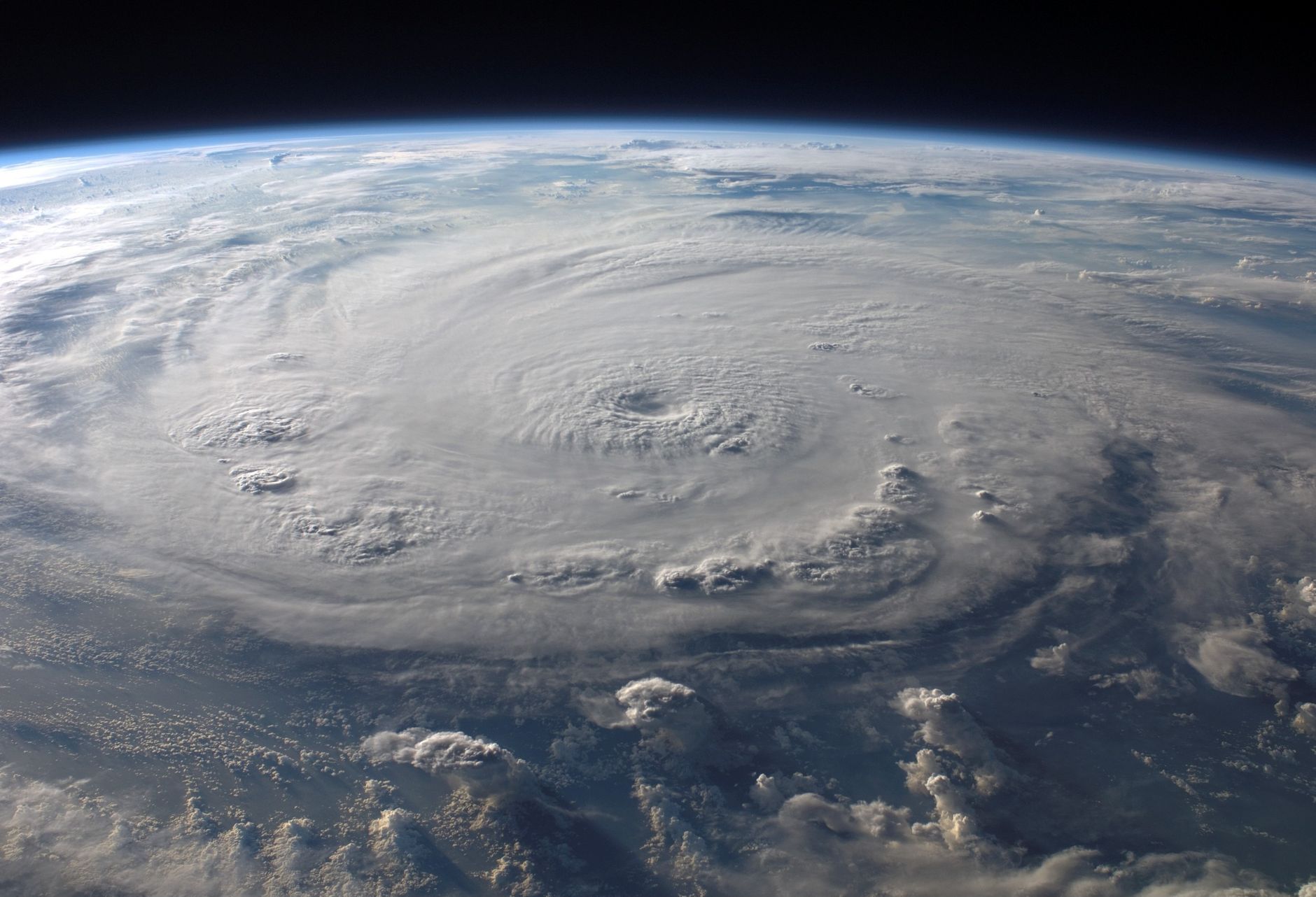 Préparer votre maison pour la saison des cyclones à Maurice